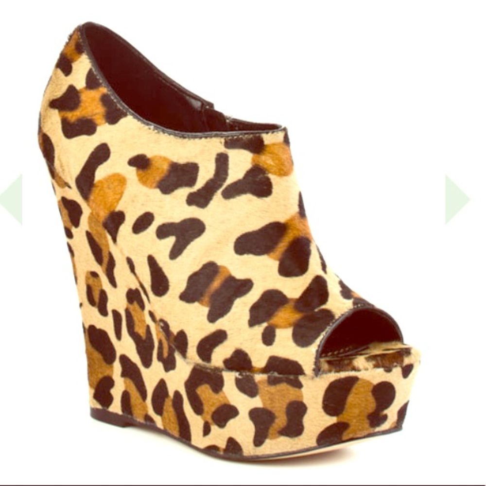 👠 Steve Madden Wicked L Wedged PeepToe Bootie 👠